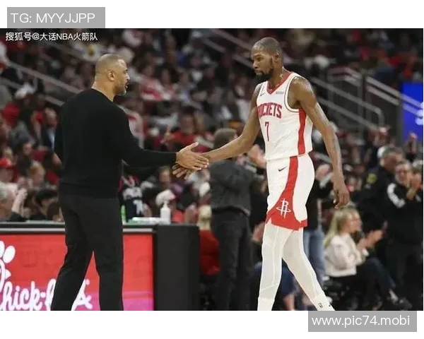 火箭15分领先被逆转,杜兰特21+8+6也带不动!火箭输球揪出两大罪人,球迷:赶紧下课